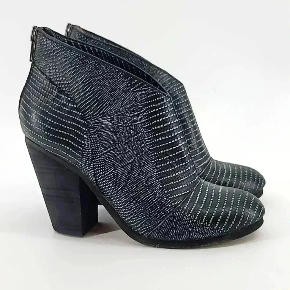 MODERN VINTAGE ANKLE BOOTS